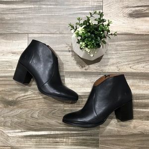 Frye Nora Zip Up Ankle Boots in Black size 9
